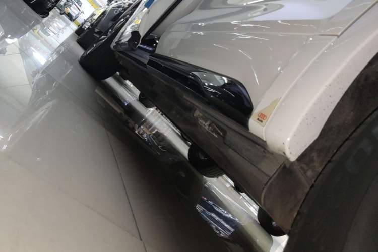 Used Audi Q5L 2023 40T Luxury Dynamic Model Left Side Sill
