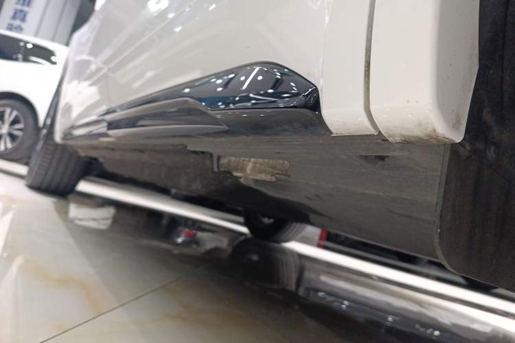 Used Audi Q5L 2023 40T Luxury Dynamic Model Left Side Sill