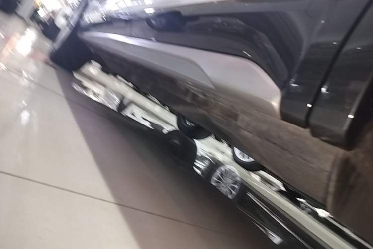 Used Audi Q5L 2023 40T Luxury Elegant Model Left Side Sill