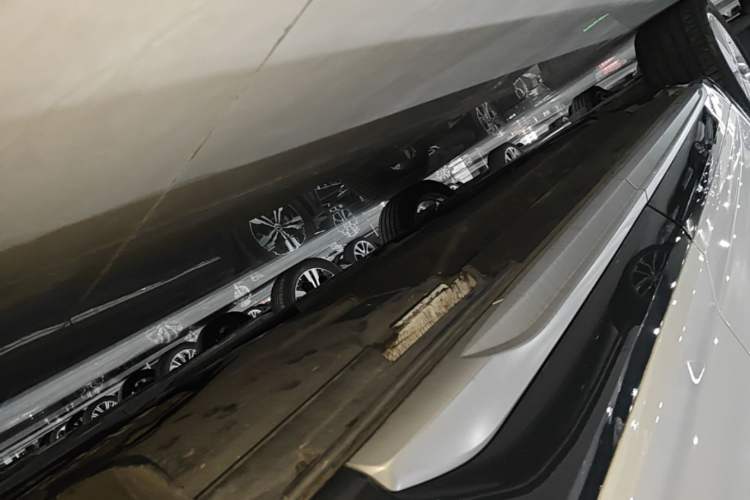 Used Audi Q5L 2023 40T Fashionable and Elegant Version Left Side Sill