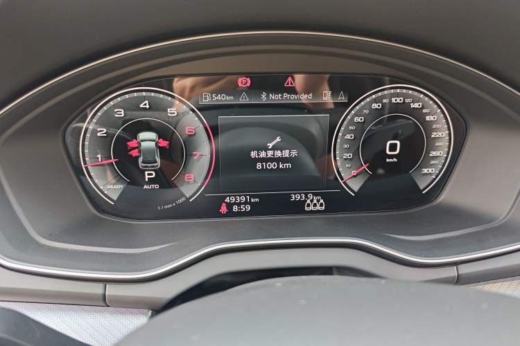 Used Audi Q5L 2023 40T Luxury Dynamic Model Odometer Close Up