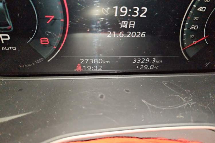Used Audi Q5L 2023 40T Luxury Dynamic Model Odometer Close Up