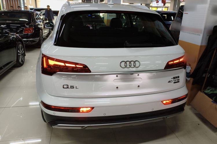 Used Audi Q5L 2023 40T Fashionable and Elegant Version Rear