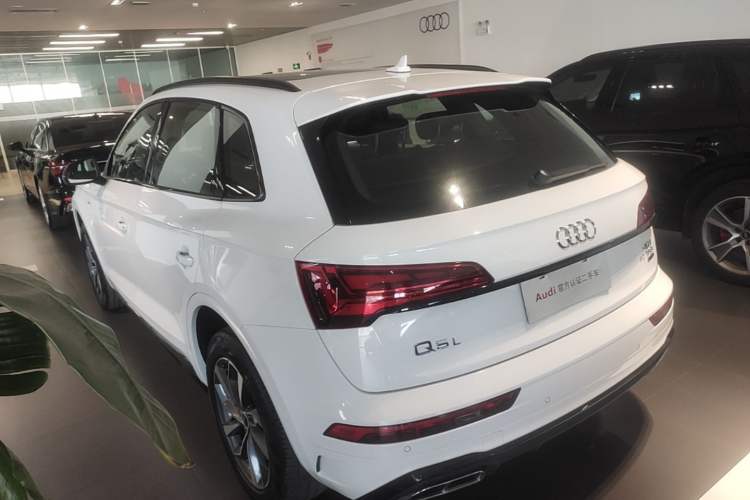 Used Audi Q5L 2023 40T Luxury Dynamic Model Rear Left 45 Deg