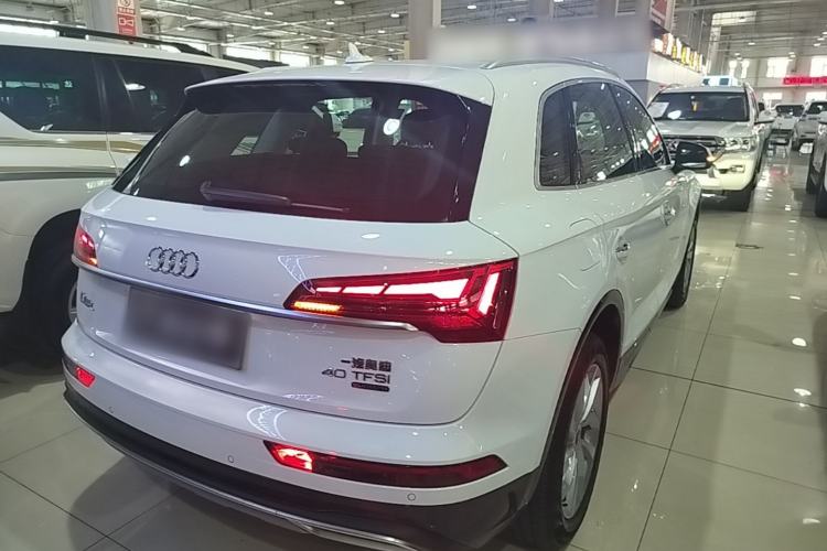 Used Audi Q5L 2023 40T Luxury Elegant Model Rear Right 45 Deg