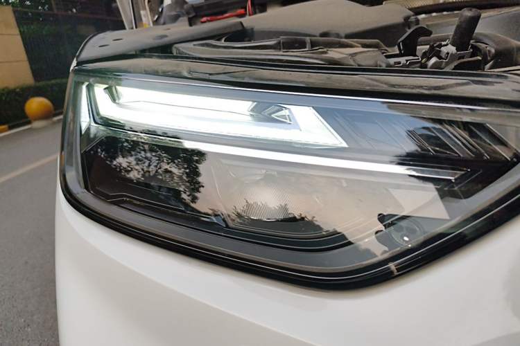 Used Audi Q5L 2023 45T Luxury Dynamic Model Right Front Headlight