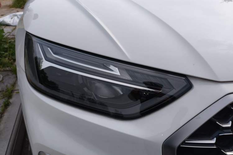 Used Audi Q5L 2023 40T Fashionable and Dynamic Edition Right Front Headlight