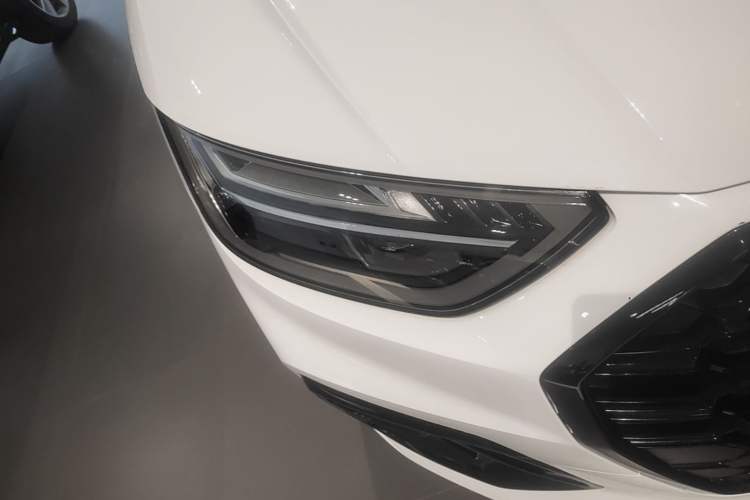 Used Audi Q5L 2023 40T Luxury Dynamic Model Right Front Headlight