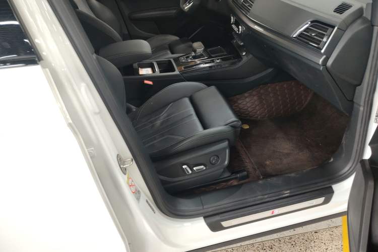Used Audi Q5L 2023 40T Luxury Dynamic Model Right Front Seat