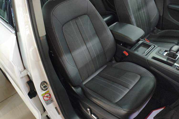 Used Audi Q5L 2023 40T Fashionable and Elegant Version Right Front Seat