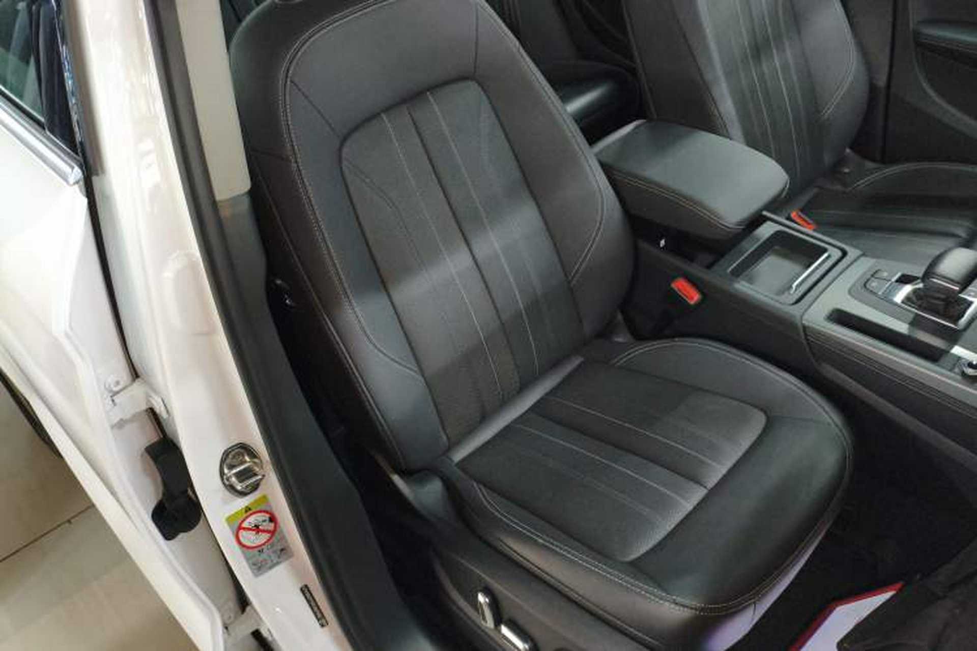 Used Audi Q5L 2023 40T Fashionable and Elegant Version Right Front Seat