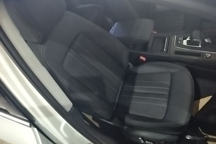 Used Audi Q5L 2023 40T Luxury Elegant Model Right Front Seat
