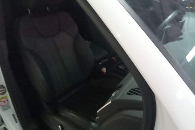 Used Audi Q5L 2023 40T Luxury Dynamic Model Right Front Seat