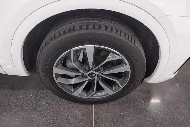 Used Audi Q5L 2023 40T Luxury Dynamic Model Right Front Wheel Hub