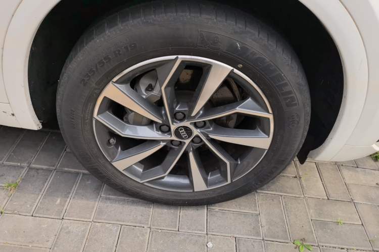 Used Audi Q5L 2023 40T Fashionable and Dynamic Edition Right Front Wheel Hub