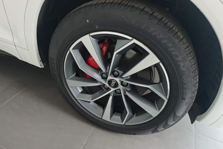 Used Audi Q5L 2023 40T Luxury Dynamic Model Right Front Wheel Hub