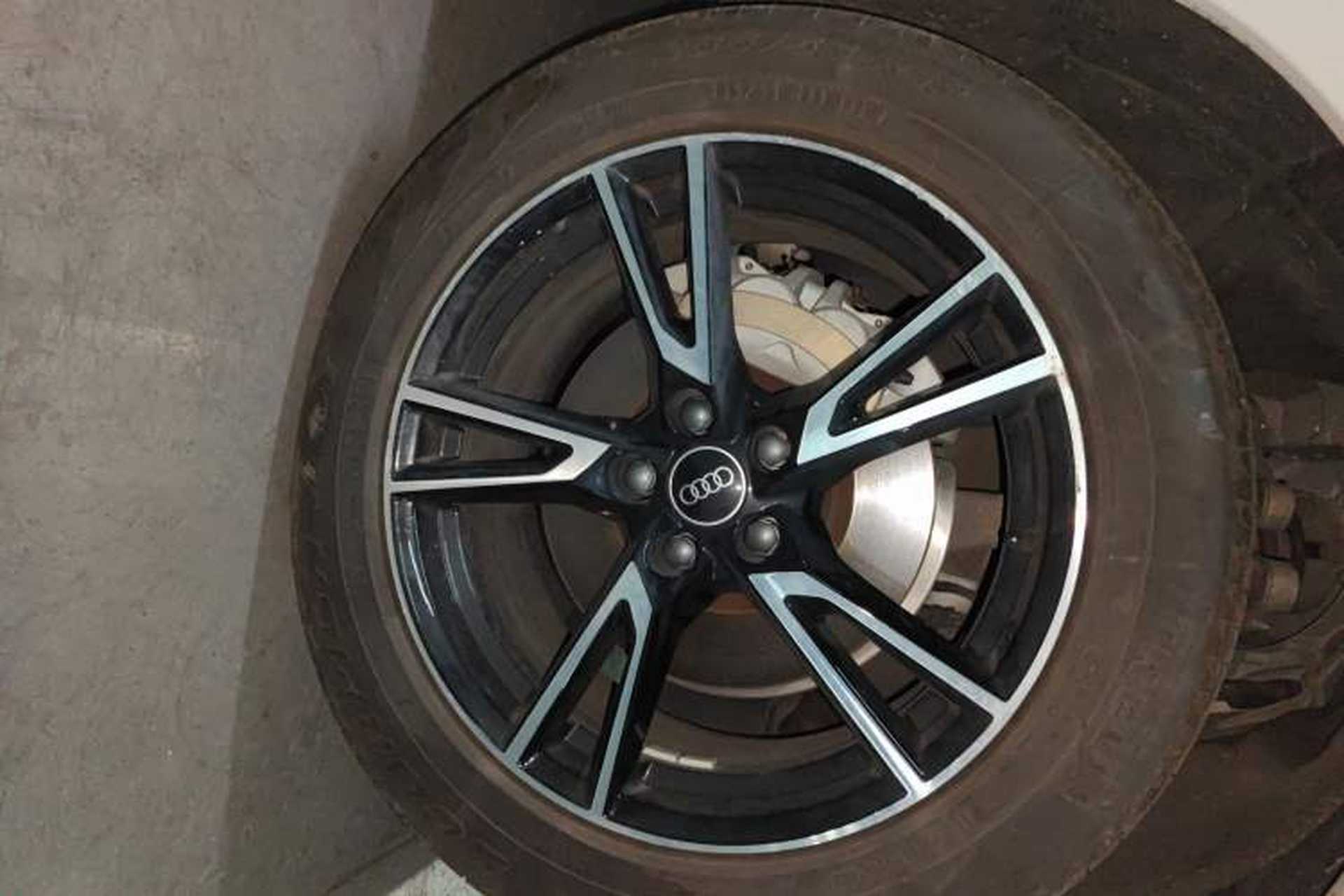 Used Audi Q5L 2023 40T Fashionable and Dynamic Edition Right Front Wheel Hub