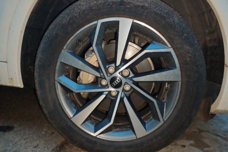 Used Audi Q5L 2023 40T Luxury Dynamic Model Right Front Wheel Hub