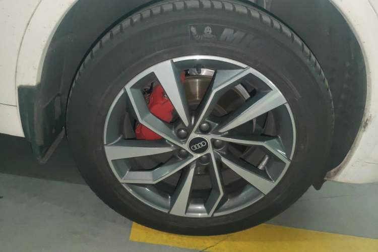 Used Audi Q5L 2023 40T Luxury Dynamic Model Right Front Wheel Hub