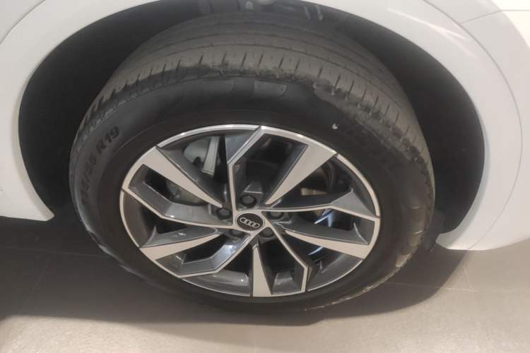 Used Audi Q5L 2023 40T Luxury Dynamic Model Right Front Wheel Hub