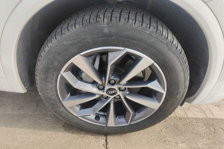 Used Audi Q5L 2023 40T Luxury Dynamic Model Right Front Wheel Hub
