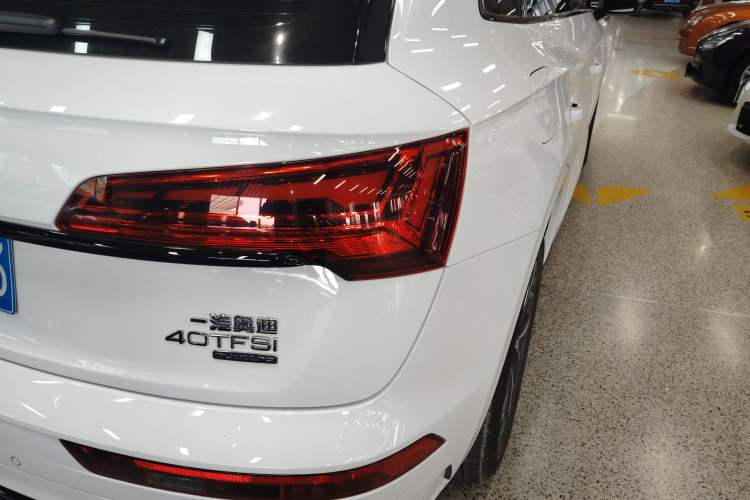Used Audi Q5L 2023 40T Luxury Dynamic Model Right Rear Taillight