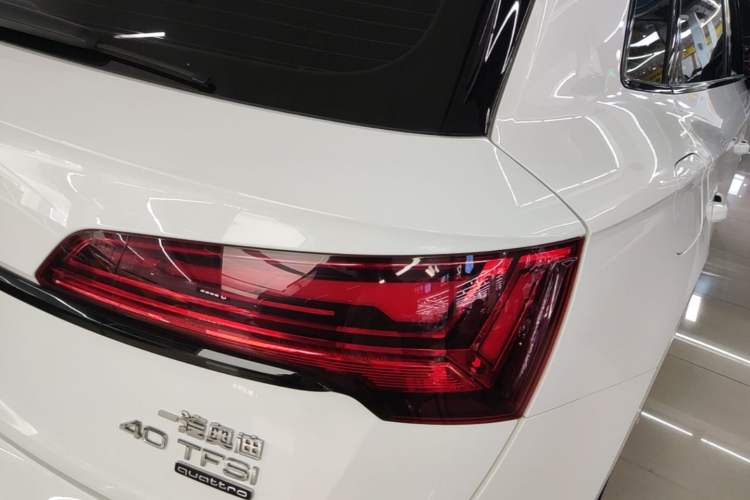 Used Audi Q5L 2023 40T Luxury Dynamic Model Right Rear Taillight