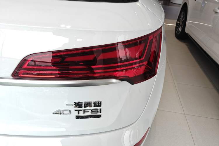 Used Audi Q5L 2023 40T Fashionable and Dynamic Edition Right Rear Taillight
