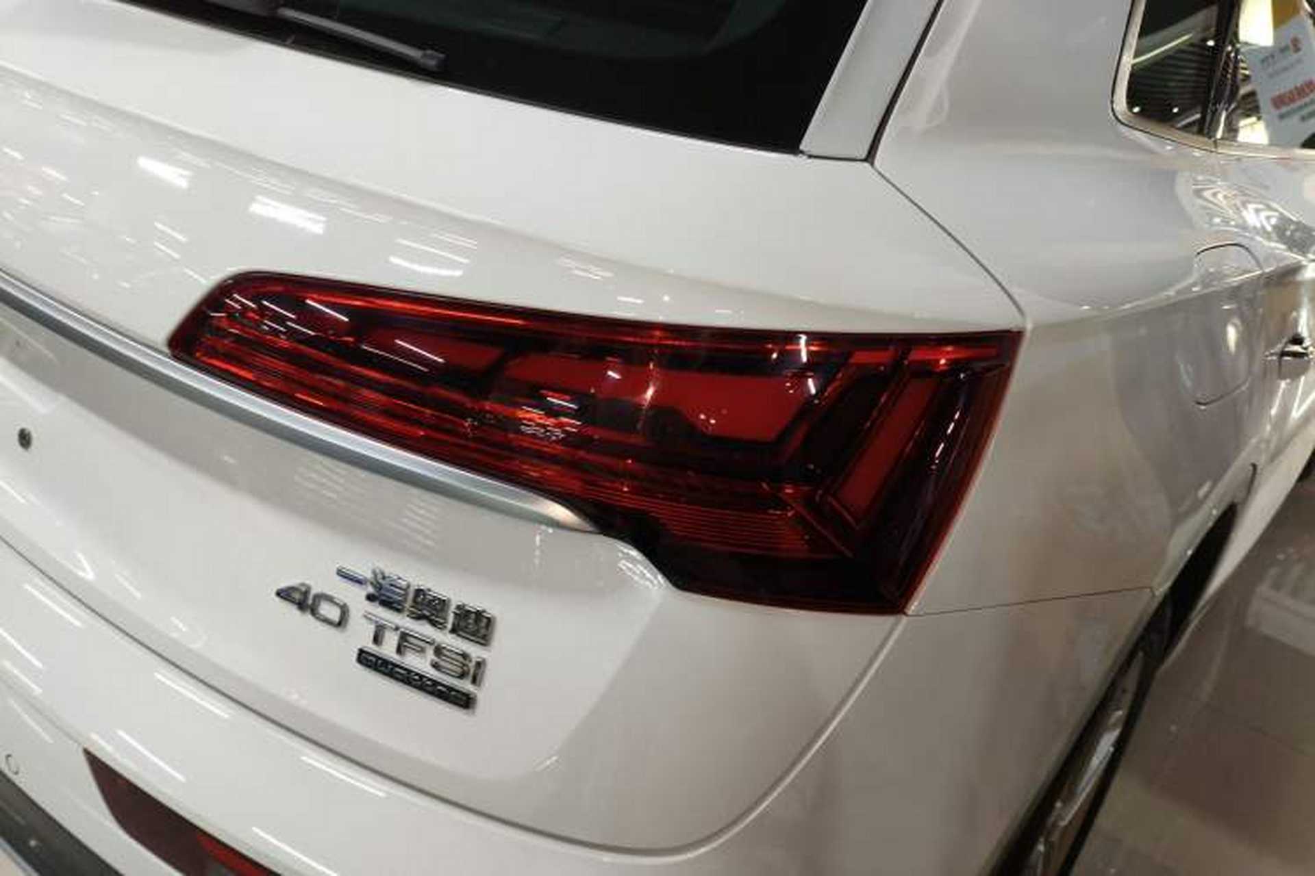 Used Audi Q5L 2023 40T Fashionable and Elegant Version Right Rear Taillight
