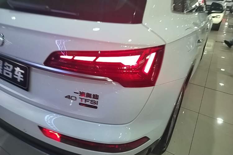 Used Audi Q5L 2023 40T Luxury Elegant Model Right Rear Taillight