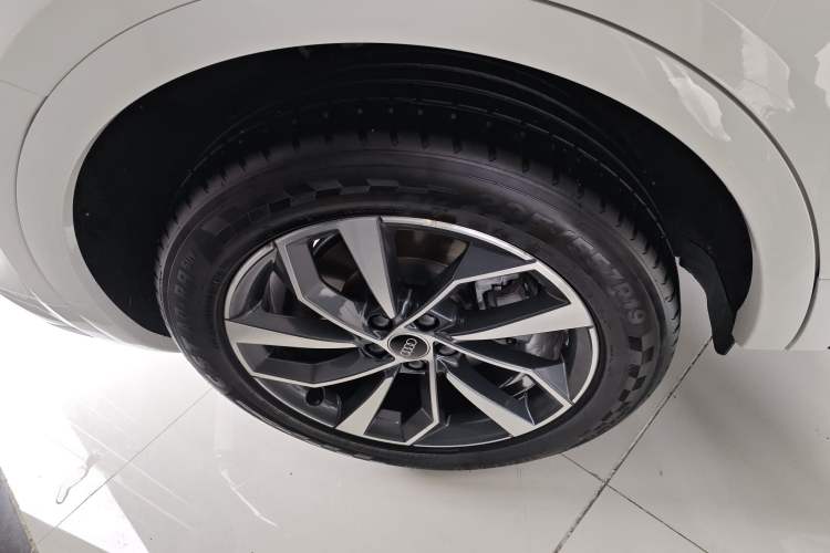 Used Audi Q5L 2023 40T Luxury Dynamic Model Right Rear Wheel Hub