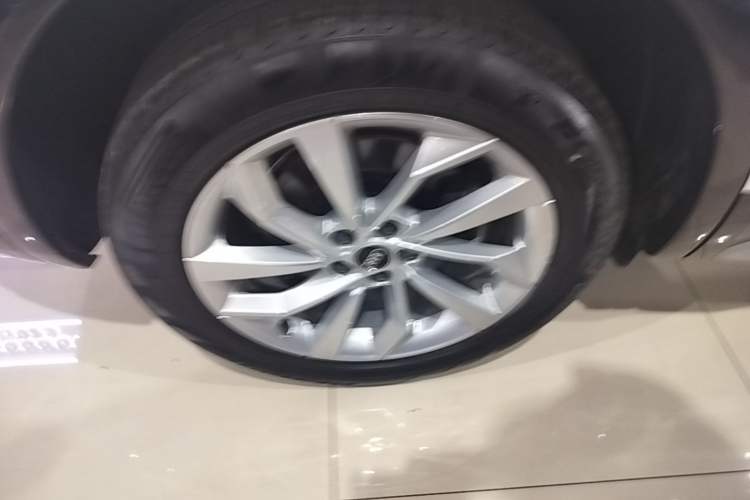 Used Audi Q5L 2023 40T Luxury Elegant Model Right Rear Wheel Hub