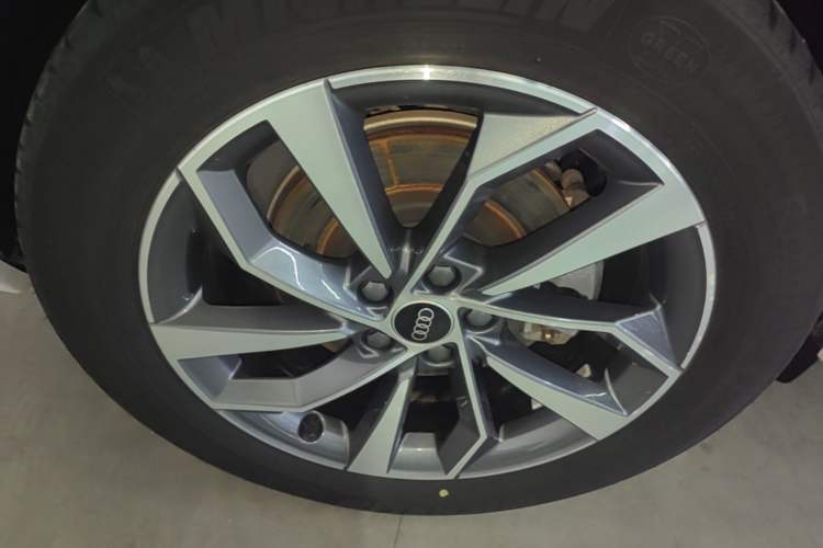 Used Audi Q5L 2023 40T Luxury Dynamic Model Right Rear Wheel Hub