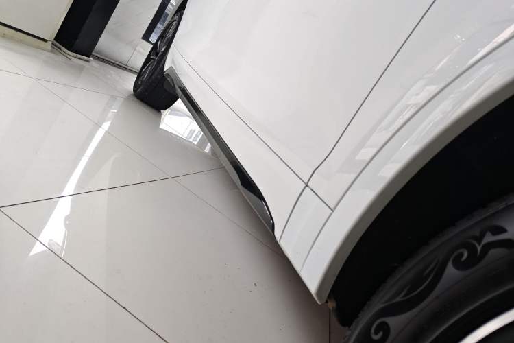 Used Audi Q5L 2023 40T Luxury Dynamic Model Right Side Sill