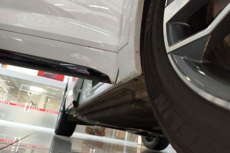 Used Audi Q5L 2023 40T Luxury Dynamic Model Right Side Sill