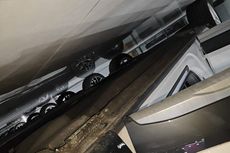 Used Audi Q5L 2023 40T Fashionable and Elegant Version Right Side Sill