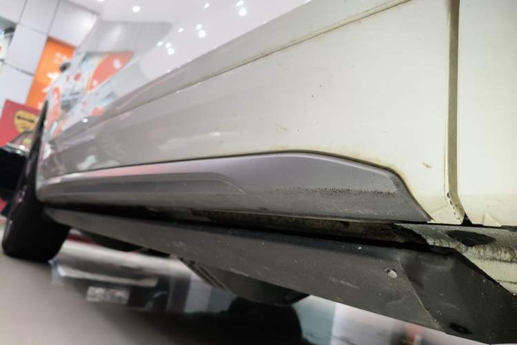 Used Audi Q5L 2023 40T Fashionable and Dynamic Edition Right Side Sill