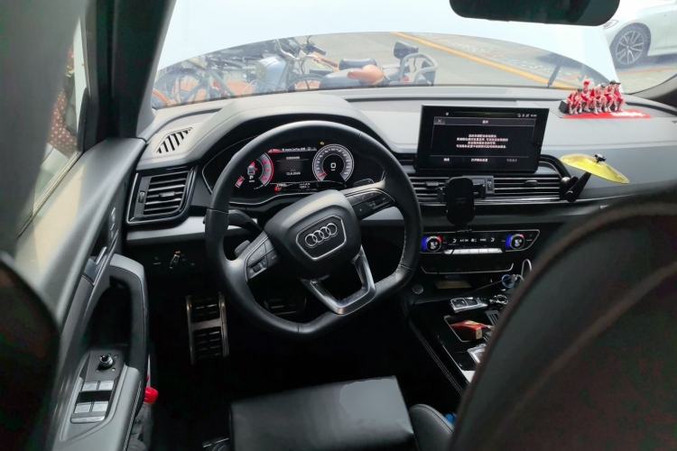 Used Audi Q5L 2023 40T Fashionable and Dynamic Edition Steering Wheel