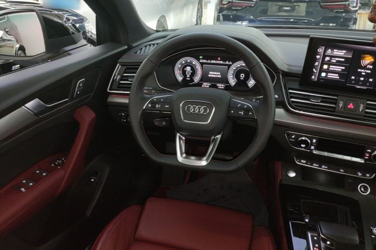 Used Audi Q5L 2023 40T Luxury Dynamic Model Steering Wheel