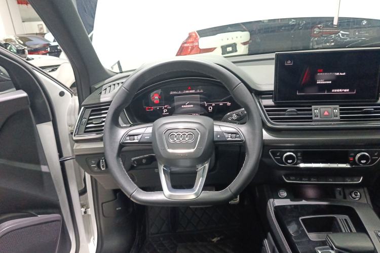 Used Audi Q5L 2023 40T Luxury Dynamic Model Steering Wheel