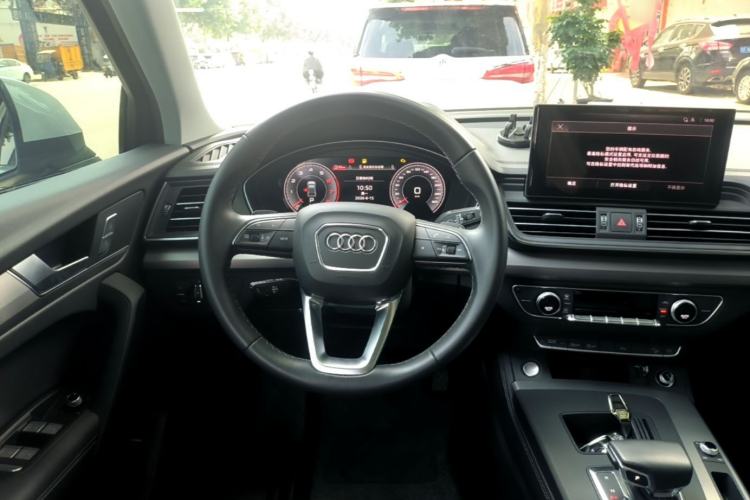 Used Audi Q5L 2023 40T Fashionable and Elegant Version Steering Wheel