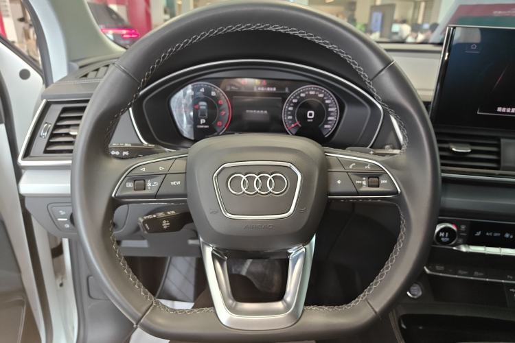 Used Audi Q5L 2023 40T Fashionable and Dynamic Edition Steering Wheel