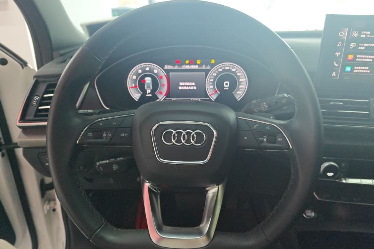 Used Audi Q5L 2023 40T Luxury Dynamic Model Steering Wheel