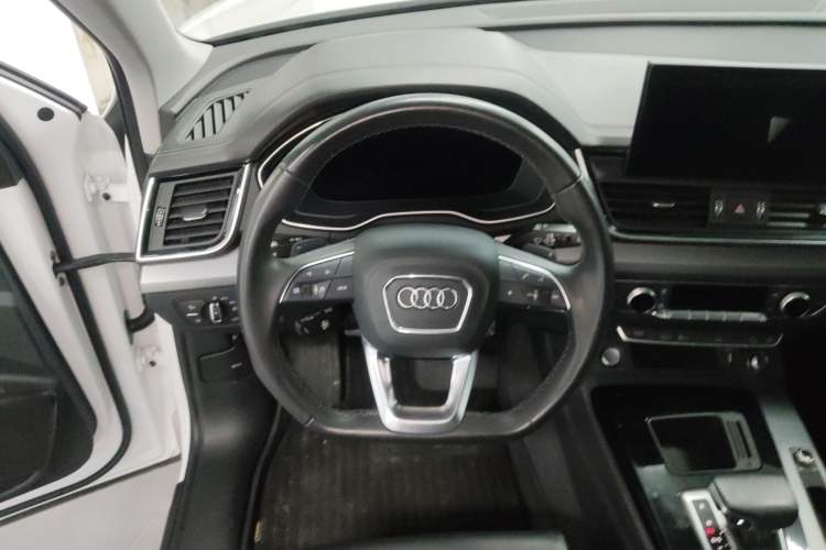 Used Audi Q5L 2023 40T Fashionable and Dynamic Edition Steering Wheel
