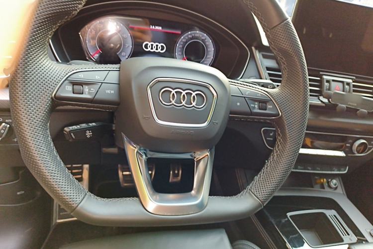 Used Audi Q5L 2023 45T Luxury Dynamic Model Steering Wheel