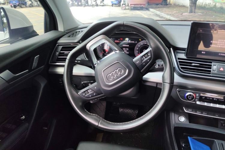 Used Audi Q5L 2023 40T Fashionable and Dynamic Edition Steering Wheel