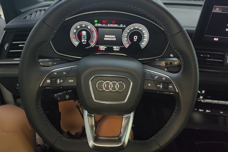 Used Audi Q5L 2023 40T Luxury Dynamic Model Steering Wheel