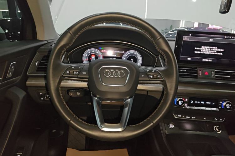 Used Audi Q5L 2023 40T Fashionable and Elegant Version Steering Wheel