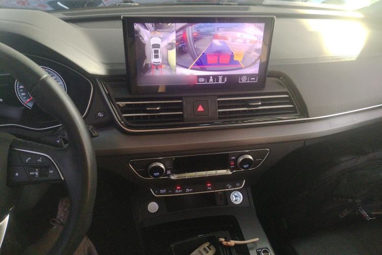 Used Audi Q5L 2023 40T Fashionable and Dynamic Edition Steering Wheel