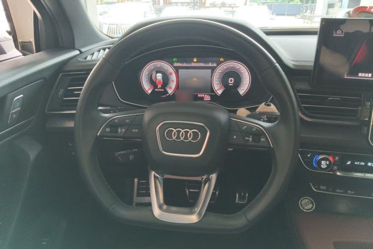 Used Audi Q5L 2023 40T Fashionable and Dynamic Edition Steering Wheel